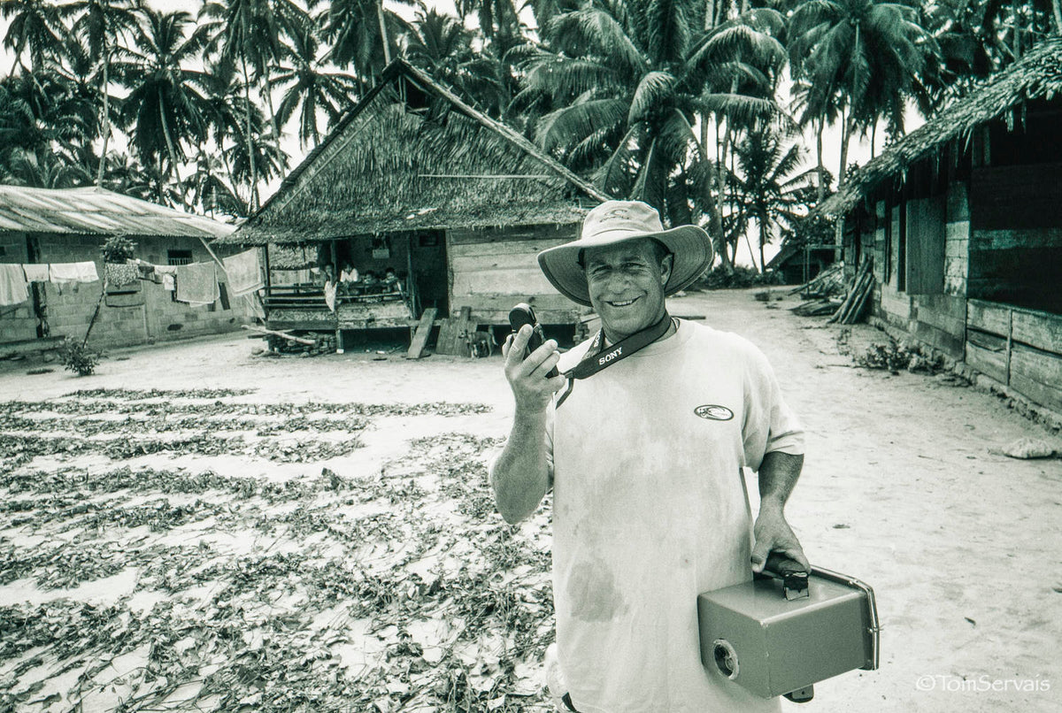 Larry Haynes carrying his water housing, photo by Tom Servais